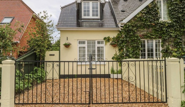 Beau Annexe, Ringwood