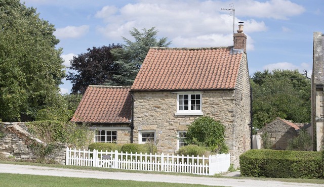 Beau Repaire - a small cottage sleeping two guests, two part of the Castle Howard Estate