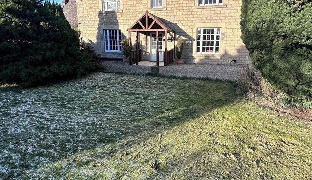 Beautiful 18th century 10 person Cottage in the heart of NE England w/hotub