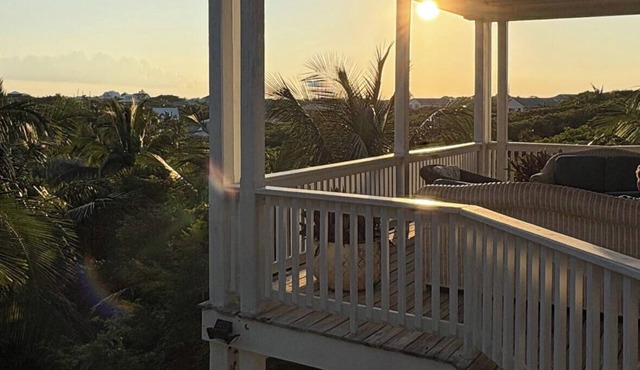 Beautiful 4 Bedroom Villa with Ocean Views and Beach Access