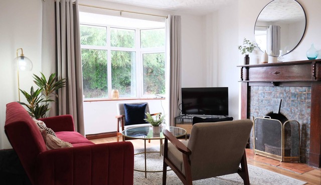Beautiful 4 Bedroom Home with Garden in Bedford