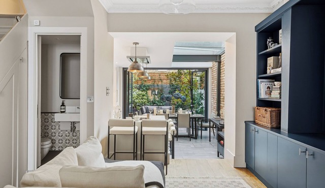 Beautiful 4 Bedroom Townhouse with Garden in Battersea/Chelsea