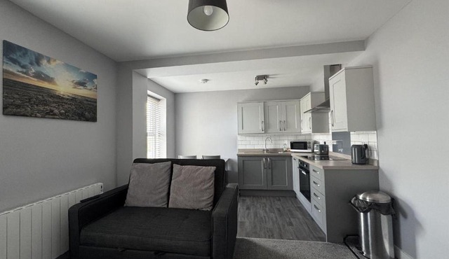 Beautiful 4 Berth Seaside Apartment In Great Yarmouth, Norfolk Ref 99006S