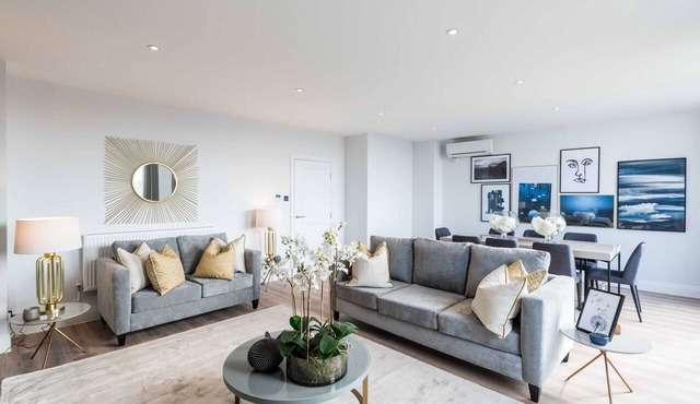 Beautiful 4BD Duplex Apartment nr. Kensignton with Terrace!