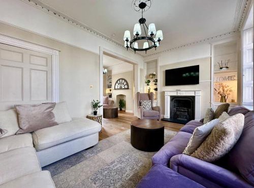 Beautiful 5-Bed Regency Home in Montpellier
