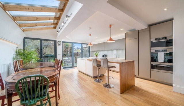 Beautiful 6bed house near Kensinghton Park