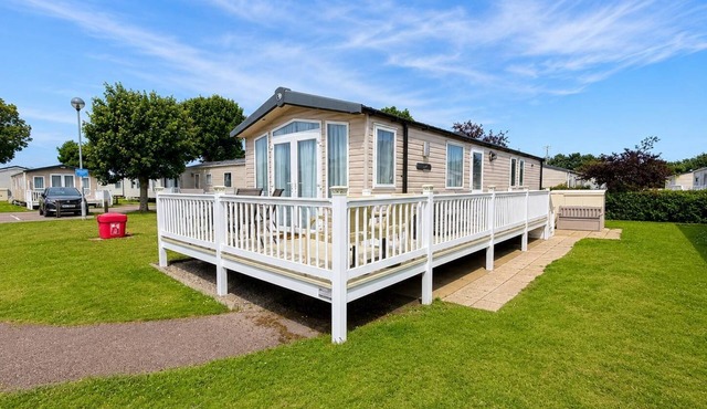 Beautiful 8 berth caravan for hire at Seashore Haven Park in Norfolk ref 22039C