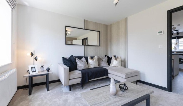 Beautiful and Spacious 3-bed Home in Nottingham by Renzo, Driveway, Close to M1!
