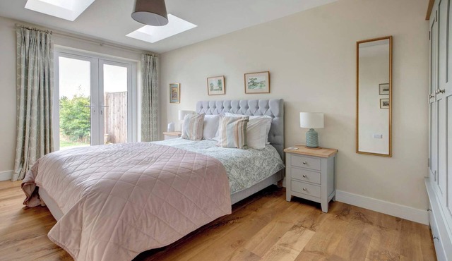 Beautiful Barn, Stunning Views, Parking & Garden