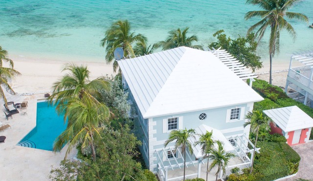 Beautiful Beachfront Villa Located 15 Mins Walk To The Town