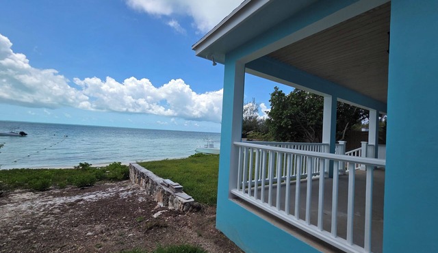 Beautiful brand-new beachfront 2-bedroom house on Russell Island, Bahamas