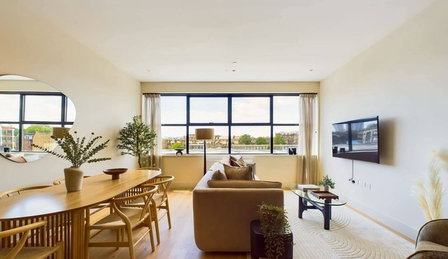 Beautiful Camden Town Apartment with Balcony