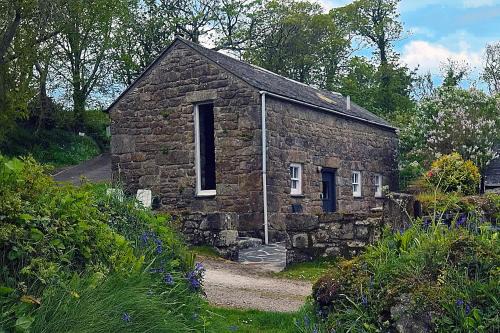 Beautiful Cornish barn in the stunning Lamorna valley with large garden