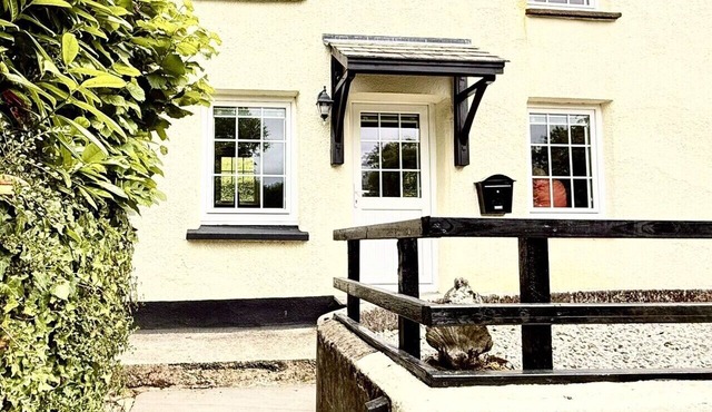 Beautiful Devon Cottage with Wood Burner & Private Garden