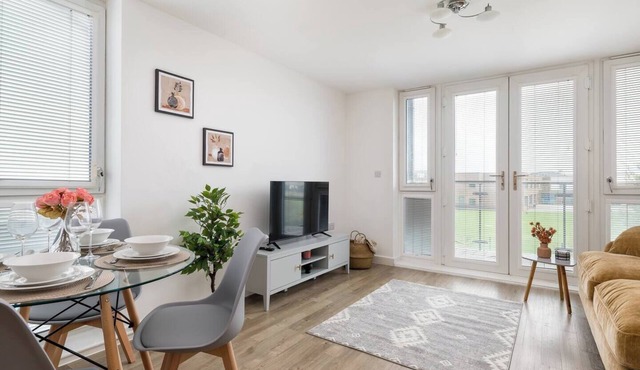 Beautiful Flat Prime Location Balcony Free Parking Self-Check-In