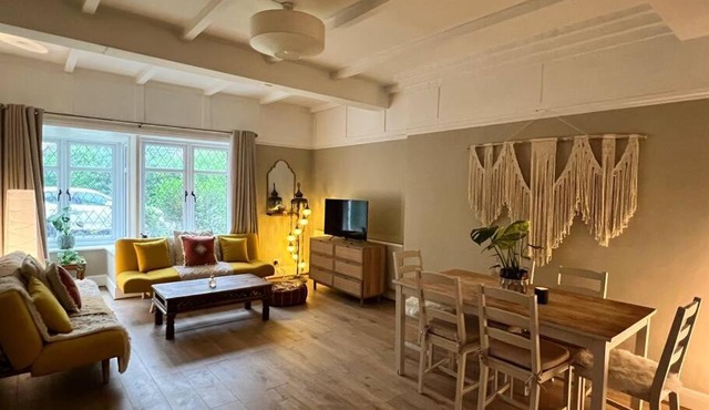 Beautiful flat sleeps 4 in Taplow Maidenhead Near Windsor and Ascot racecourses Near Legoland