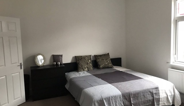 BEAUTIFUL HOME, NEWLY REFURBISHED, 3 BEDROOM HOUSE near Alton Towers, Wedgwood.