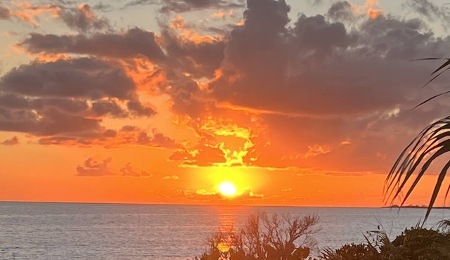 Beautiful home in Pigeon Cay 100 steps away from the Caribbean!