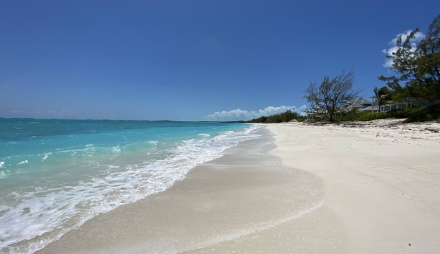 Beautiful House on the beach. Come and enjoy your paradise vacation!