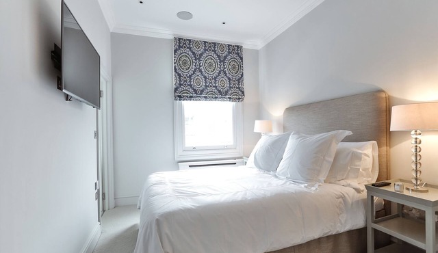 Beautiful Kings Road Gem - 2 bedroom/2.5bathroom