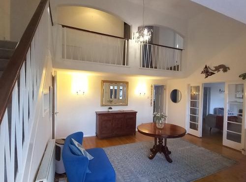 Beautiful, Large, 4 double bedroom home in a quiet conservation area, Sleeps 8, Free parking,