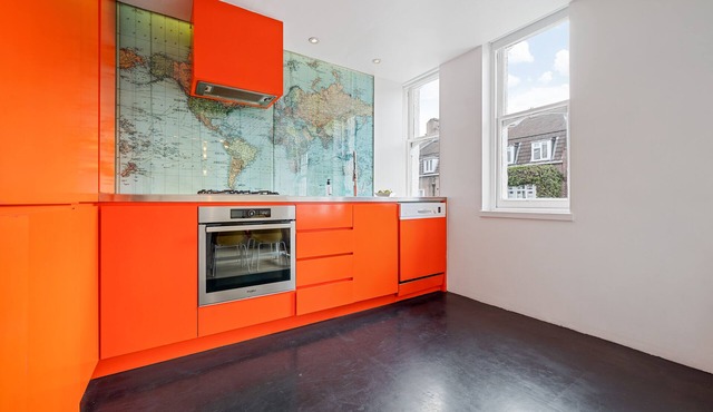 Beautiful, Large Apartment,Close To Attractions