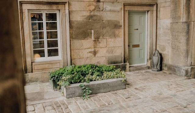 Beautiful Listed Gatehouse in Great Area