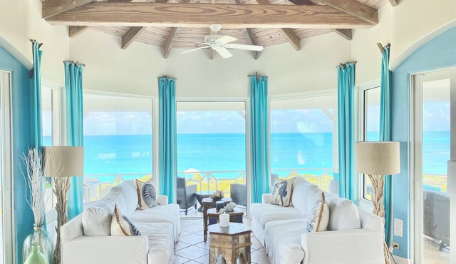 Beautiful Lt. Exuma Oceanfront 4 bed/4.5 Bath House with Pool/Hot tub/Sleeps10