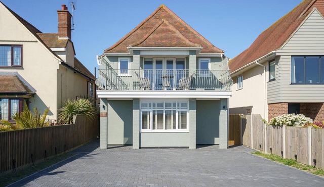Beautiful Luxury Beach House 4 bed 4 Bath newly renovated