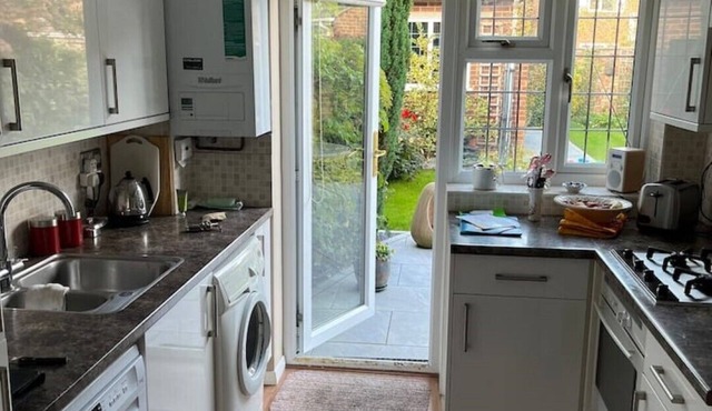 Beautiful modern 3 bed Seer Green Beaconsfield