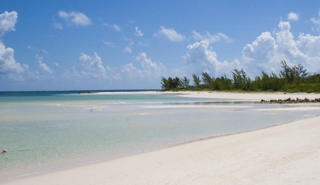 Beautiful Ocean View Villa Located only steps from Winding Bay Beach