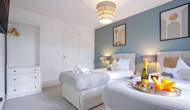 Beautiful & Spacious Home - Sleeps 10