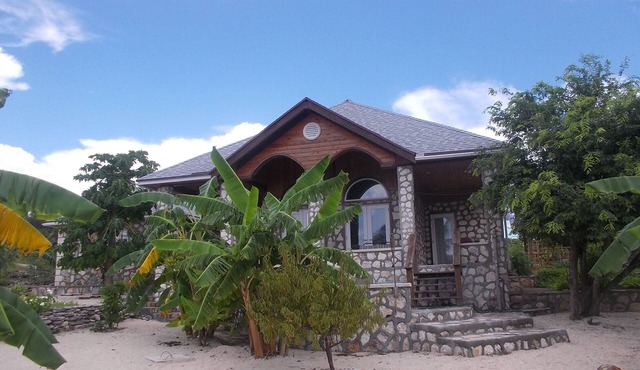 Beautiful stone, post and beam home in Shanna Bay
