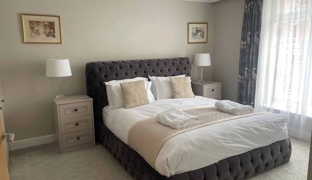 Beautiful townhouse in the heart of Knutsford with 3 parking spaces