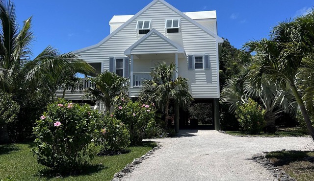Beautifully Decorated 3-Bedroom House, A 5-Minute Walk From The Beach.