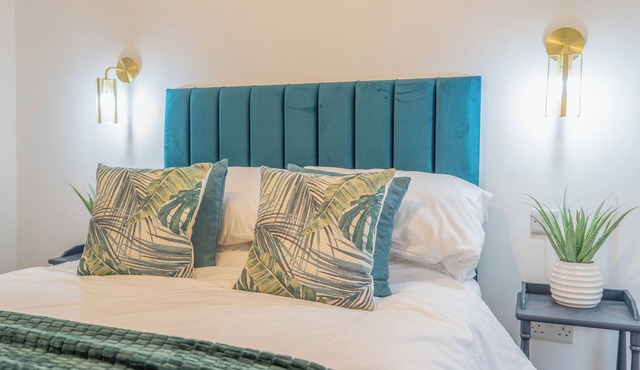 Beautifully Designed 1 Bed Flat - Green