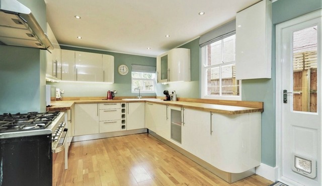 Beautifully presented, spacious and conveniently located Edwardian home