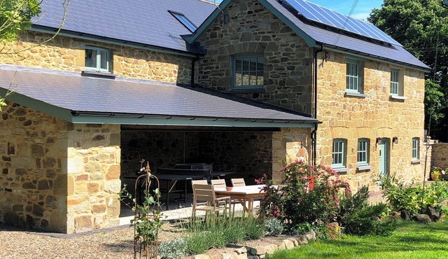 Beautifuly restored Coach House & Granary set in the grounds of Glaneirw Mansion