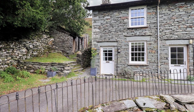 BECK STEPS, pet friendly, character holiday cottage in Chapel Stile