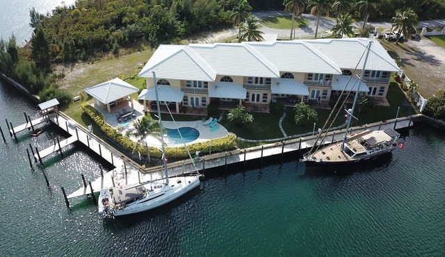 Bell Channel Villa with Dock slip included - Just in time for fishing tournament