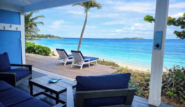 Bella Vista Breeze - Beachfront Oasis awaits your arrival.