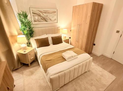 Best Cozy and Stylish double bedroom with shared bathroom in brent, Near Wembley Stadium, Gladstone Park, Hampstead Heath, Brent Cross Shopping Centre - 2