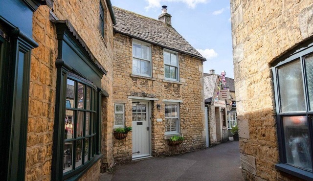 Best Location In Bourton Garden | BBQ | Parking