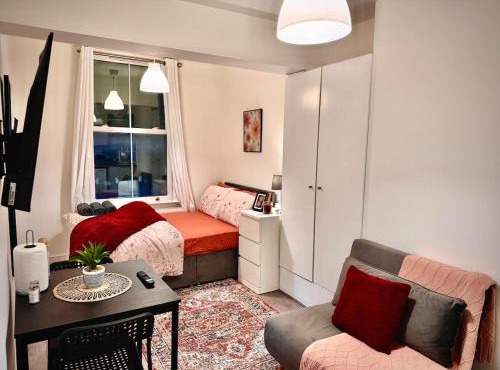 Best Situated Studio - Finsbury Park Station!