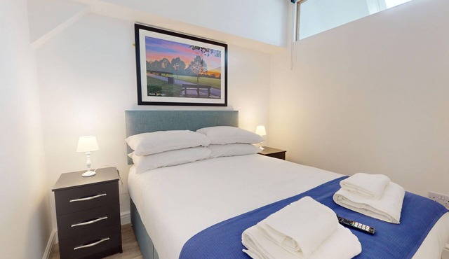 Bicester Court Lodge The Bure Room | Bicester Holiday Let | 1 Bed & Sleeps 2