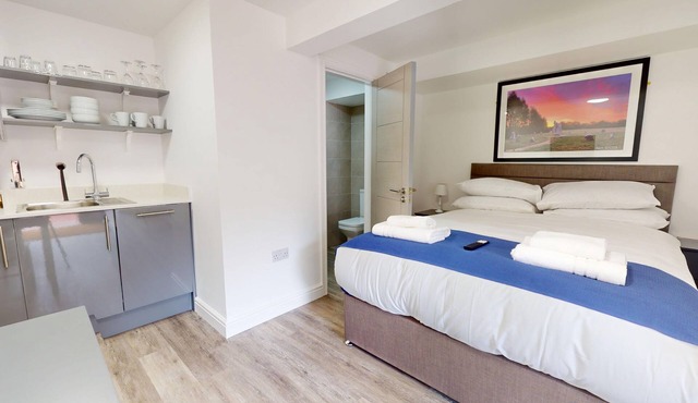 Bicester Court Lodge The Langford Room | Bicester Holiday Let | 1 Beds & Sleeps 2