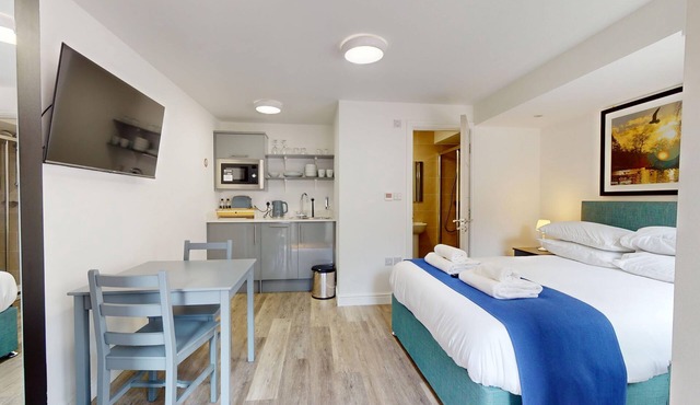 Bicester Court Lodge The Launton Room