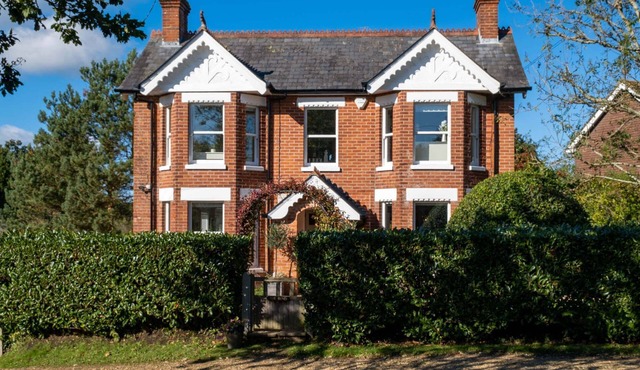 Big, chic and built for celebrations...Includes a Cinema room!
