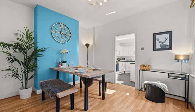 Big Family Home! FREE Parking, Fast WiFi, Garden