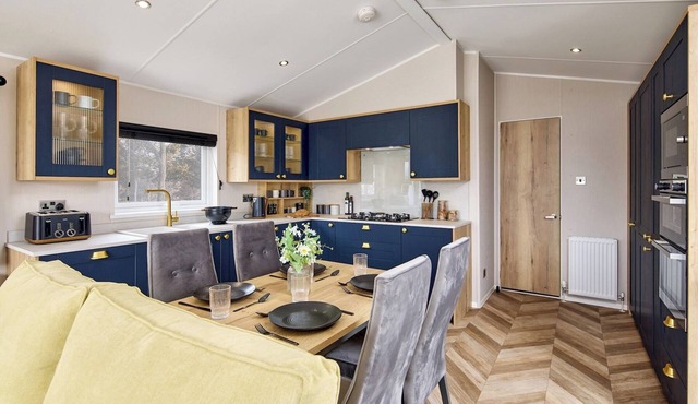 Billing Aquadrome 2 Bed Hot Tub Caravan MI19